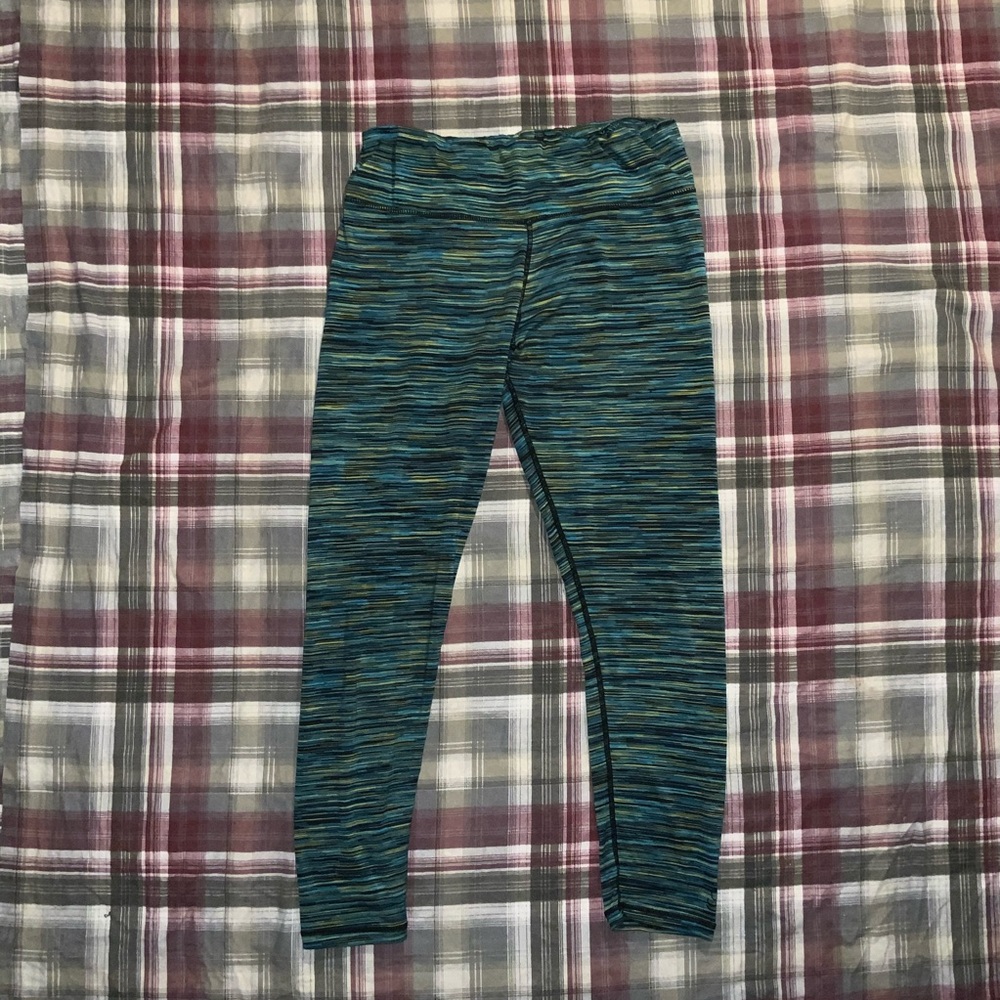 Athletic yoga leggings